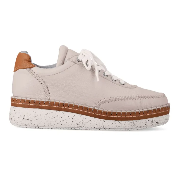 Accra : Ladies Leather Platform Sneaker in Cream - Image 3