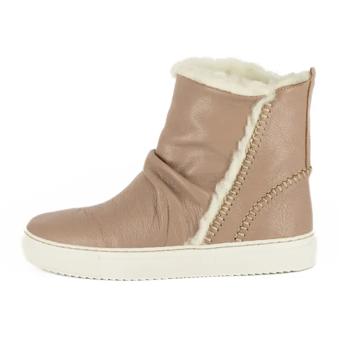 Monrovia: Ladies 100% Wool-Lined Leather Boot in Timber - Image 3
