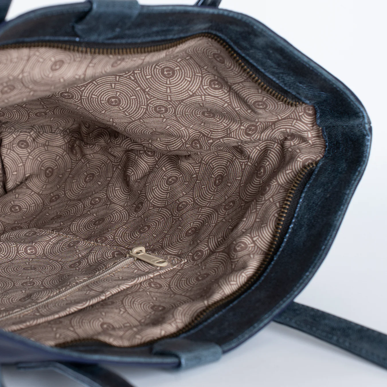 Omari : Ladies Leather Shopper Handbag in Marine and Spazio Cayak/Metallic - Image 7