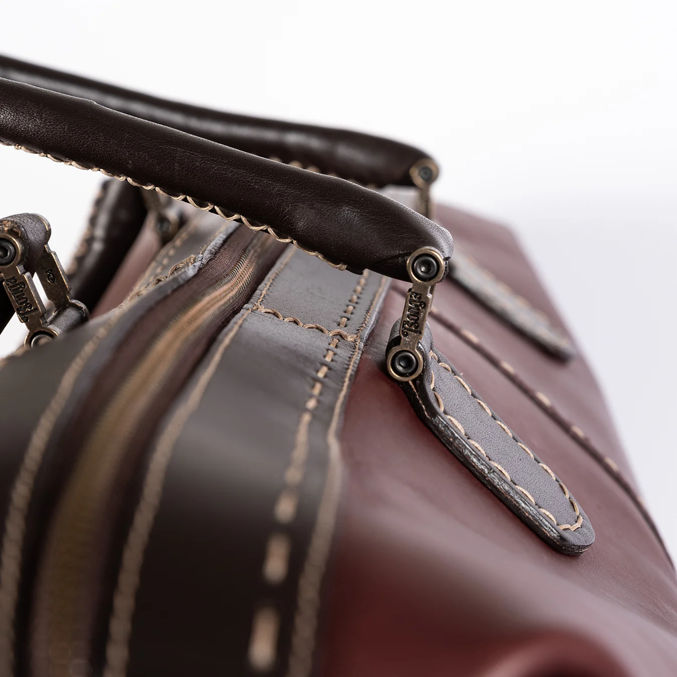 Sechaba : Leather Travel Bag in Raisin Relaxa - Image 7