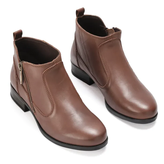 Turkana : Ladies Leather Ankle Boot in Sable