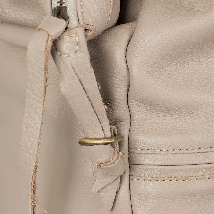 Zinande : Leather Backpack in Stone - Image 8